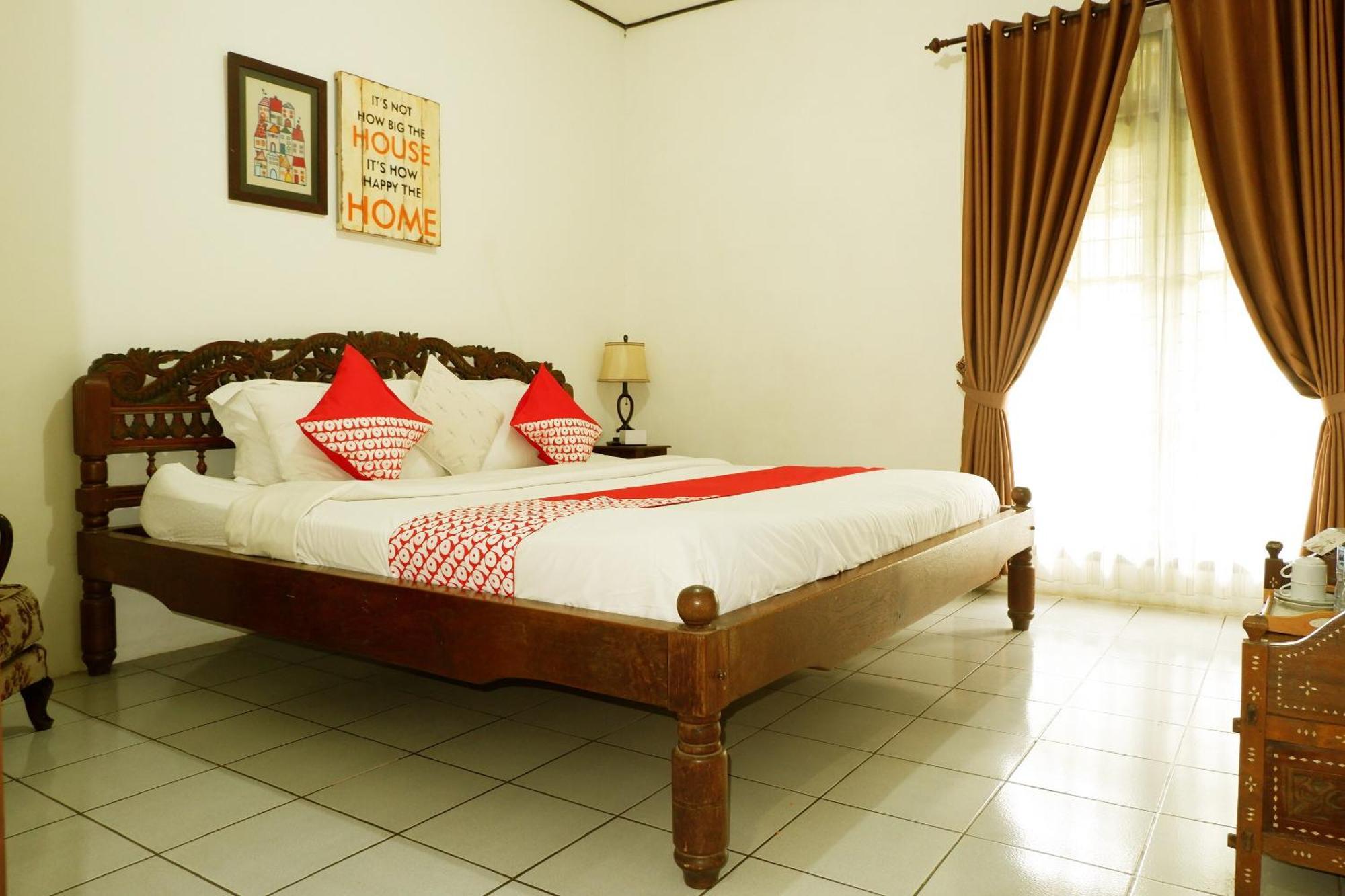 Cemara'S Homestay Batu  Esterno foto