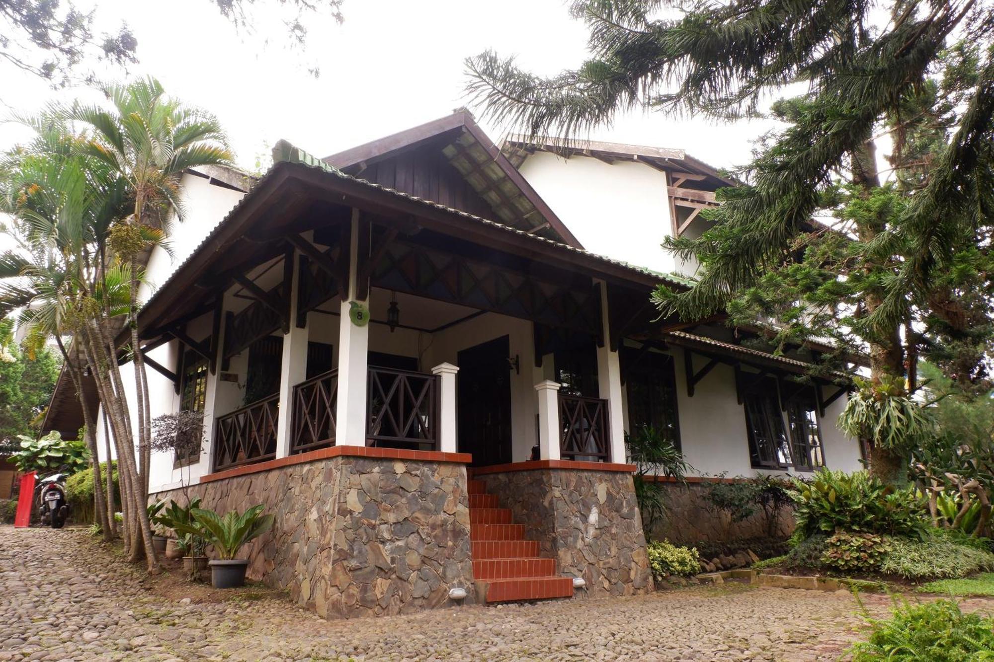 Cemara'S Homestay Batu  Esterno foto